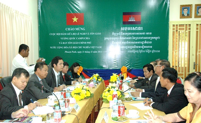 Promoting traditional friendship between Cambodian Ministry of Cults and Religion and Vietnamese Government Committee for Religious Affairs